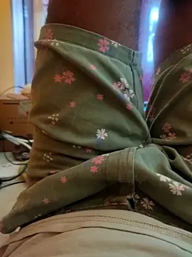 Snapshot of boy_BeardGallery chatting on 10, 10, 2025 boy BeardGallery online show from 10, 10, 2025