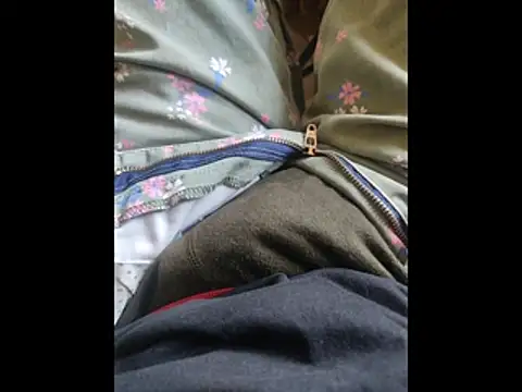 Snapshot of boy_BeardGallery chatting on 18, 12, 2025 boy BeardGallery online show from 18, 12, 2025