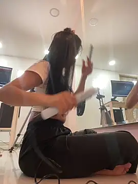 ariel jonees online show from 28, 10, 2025