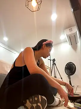 ariel jonees online show from 26, 11, 2025