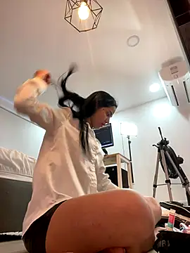 ariel jonees online show from 31, 10, 2025