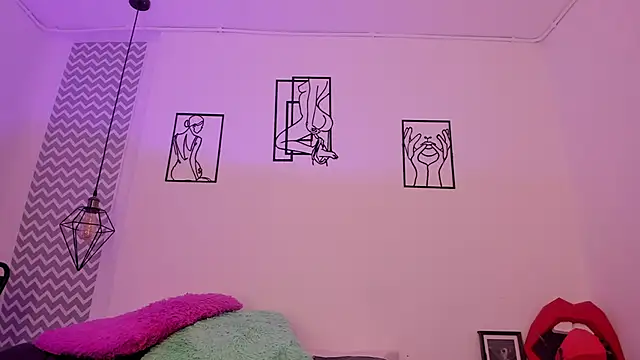 Snapshot of cloehonney chatting on 12, 9, 2025 cloehonney online show from 12, 9, 2025