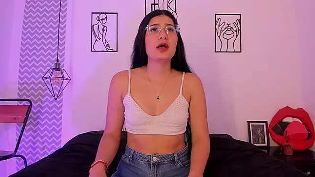 Snapshot of cloehonney chatting on 14, 9, 2025 cloehonney online show from 14, 9, 2025