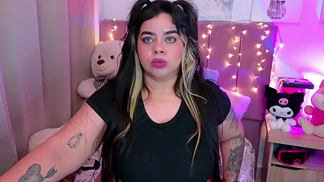 Snapshot of MiahJoness chatting on 14, 11, 2025 MiahJoness online show from 14, 11, 2025