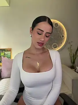 Snapshot of SarahhSmitth1 chatting on 7, 6, 2026 SarahhSmitth1 online show from 7, 6, 2026