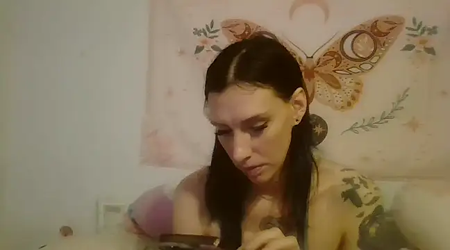 Snapshot of averietheangel chatting on 28, 2, 2025 averietheangel online show from 28, 2, 2025