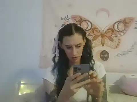 Snapshot of averietheangel chatting on 21, 3, 2025 averietheangel online show from 21, 3, 2025