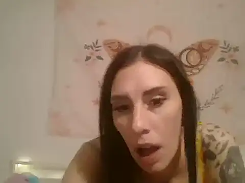 Snapshot of averietheangel chatting on 6, 3, 2025 averietheangel online show from 6, 3, 2025