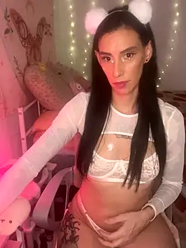 Snapshot of averietheangel chatting on 3, 10, 2025 averietheangel online show from 3, 10, 2025