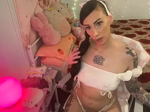 Snapshot of averietheangel chatting on 23, 9, 2025 averietheangel online show from 23, 9, 2025