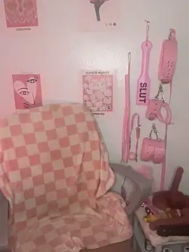 Snapshot of averietheangel chatting on 8, 10, 2025 averietheangel online show from 8, 10, 2025