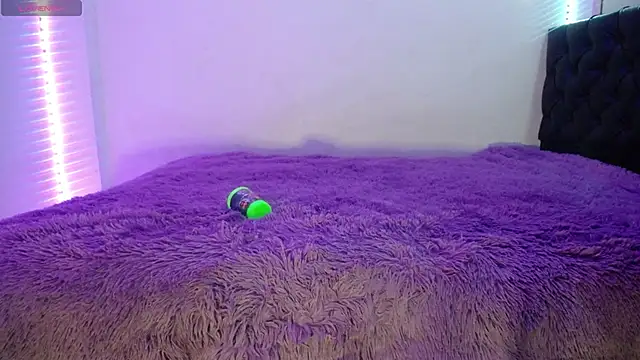 Laurenkenner  online show from 21, 10, 2025