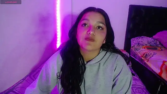 Laurenkenner  online show from 10, 9, 2025