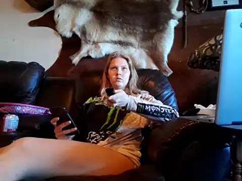 Snapshot of Ryan_and_Aurora chatting on 20, 4, 2026 Ryan and Aurora online show from 20, 4, 2026