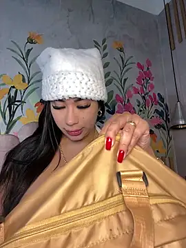 Snapshot of kiim_taaylor chatting on 18, 12, 2025 kiim taaylor online show from 18, 12, 2025