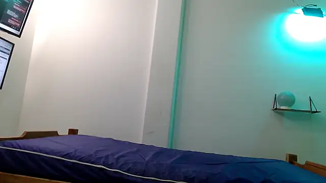 evaleribigtits18 online show from 12, 4, 2026