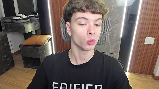 Snapshot of calvin_love_you chatting on 27, 6, 2026 calvin love you online show from 27, 6, 2026
