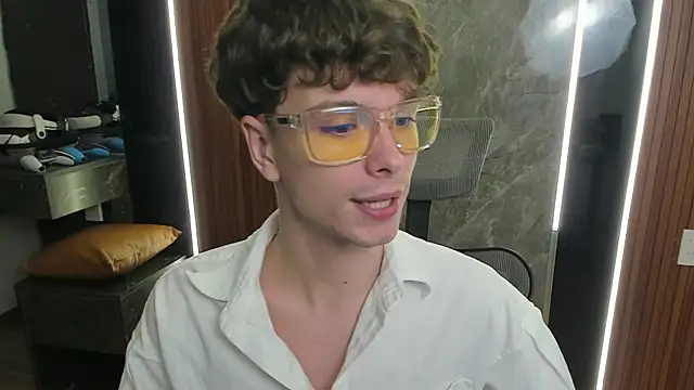 Snapshot of calvin_love_you chatting on 3, 7, 2026 calvin love you online show from 3, 7, 2026