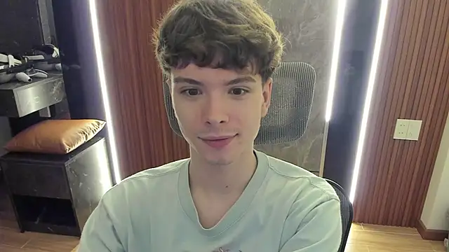 Snapshot of calvin_love_you chatting on 30, 6, 2026 calvin love you online show from 30, 6, 2026