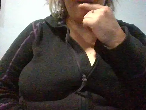 Snapshot of maria38xxx chatting on 9, 11, 2025 maria38xxx online show from 9, 11, 2025