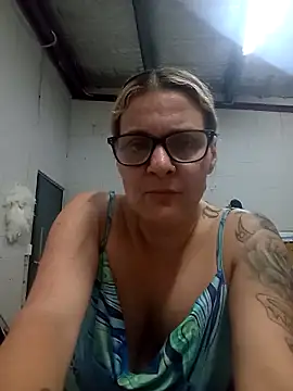 Snapshot of llASHll chatting on 20, 11, 2025 llASHll online show from 20, 11, 2025