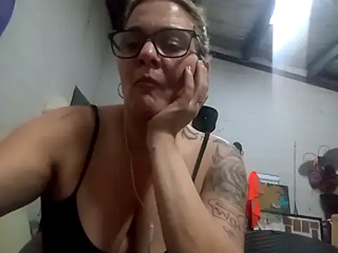 Snapshot of llASHll chatting on 22, 11, 2025 llASHll online show from 22, 11, 2025