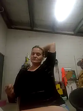 Snapshot of llASHll chatting on 28, 11, 2025 llASHll online show from 28, 11, 2025