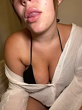 Snapshot of lilylush24 chatting on 22, 2, 2025 lilylush24 online show from 22, 2, 2025