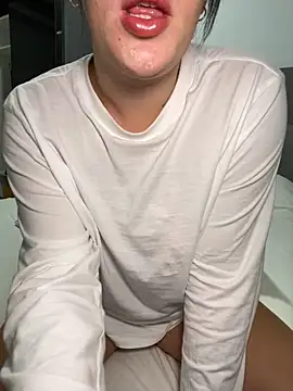 Snapshot of lilylush24 chatting on 18, 3, 2025 lilylush24 online show from 18, 3, 2025