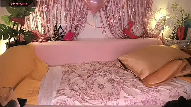 KelliRaid online show from 5, 3, 2025