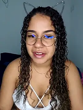 VitoriaFernandes online show from 22, 3, 2025