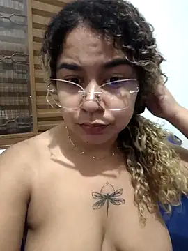 VitoriaFernandes online show from 11, 9, 2025