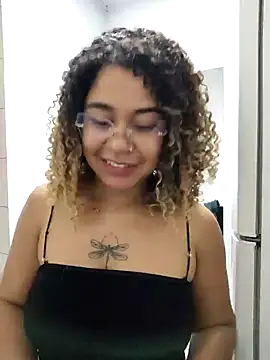 VitoriaFernandes online show from 19, 2, 2026