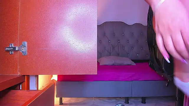 Tahiraa  online show from 11, 10, 2025