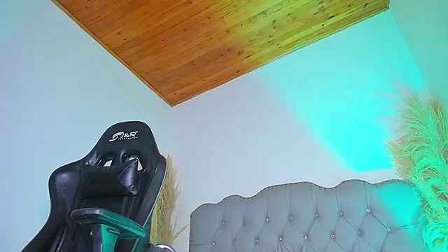 Tahiraa  online show from 6, 11, 2025