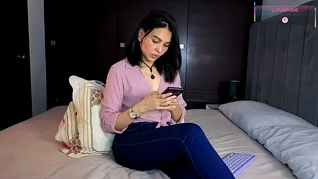 CarolineMuzgui online show from 15, 11, 2025