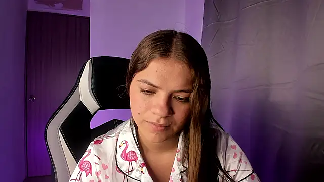 Snapshot of PaigeJayden chatting on 10, 11, 2025 PaigeJayden online show from 10, 11, 2025