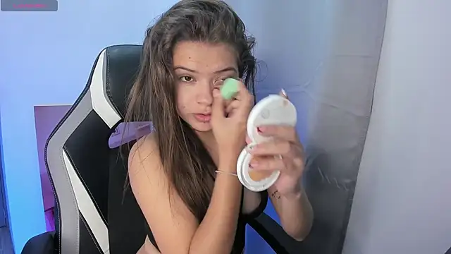 Snapshot of PaigeJayden chatting on 22, 11, 2025 PaigeJayden online show from 22, 11, 2025