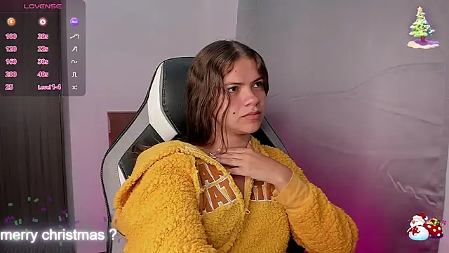 Snapshot of PaigeJayden chatting on 15, 12, 2025 PaigeJayden online show from 15, 12, 2025