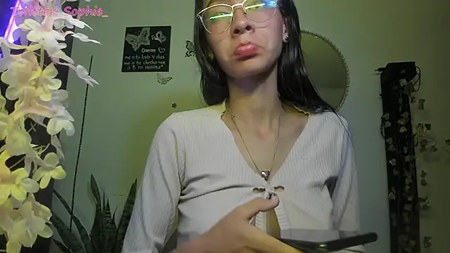 Sophie sweett19 online show from 7, 3, 2025