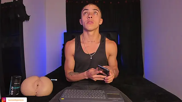 James1lee  online show from 8, 3, 2025