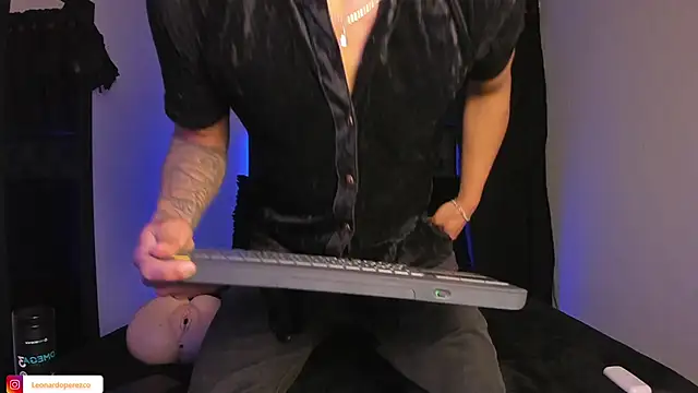 James1lee  online show from 2, 3, 2025