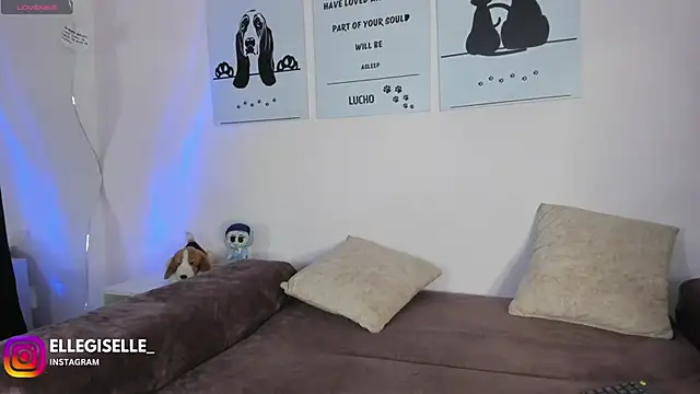 ElleGisellee online show from 22, 11, 2025