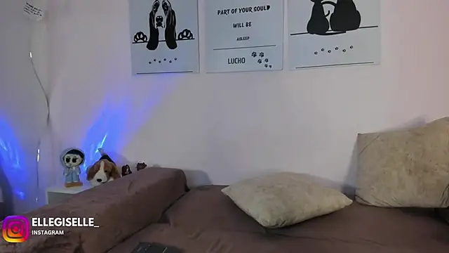 ElleGisellee online show from 29, 9, 2025