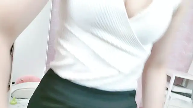 Snapshot of eimi_ch chatting on 10, 12, 2024 eimi ch online show from 10, 12, 2024