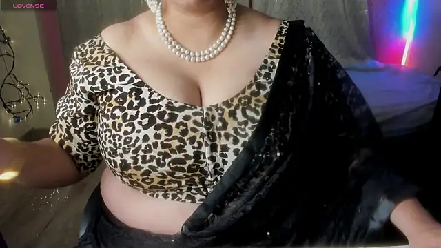 Snapshot of Gulabi_Queen chatting on 16, 7, 2026 Gulabi Queen online show from 16, 7, 2026
