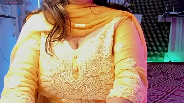 Snapshot of Gulabi_Queen chatting on 6, 2, 2025 Gulabi Queen online show from 6, 2, 2025