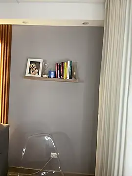 Snapshot of FridaKlein chatting on 4, 3, 2025 FridaKlein online show from 4, 3, 2025