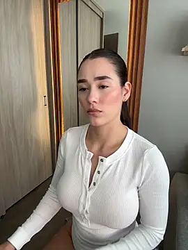 Snapshot of FridaKlein chatting on 8, 10, 2025 FridaKlein online show from 8, 10, 2025