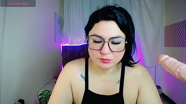  curvy latina online show from 18, 3, 2025